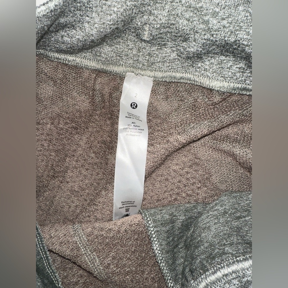 Lululemon Athletica textured Tech Heathered Gray Joggers Size 2 pants - Picture 3 of 4